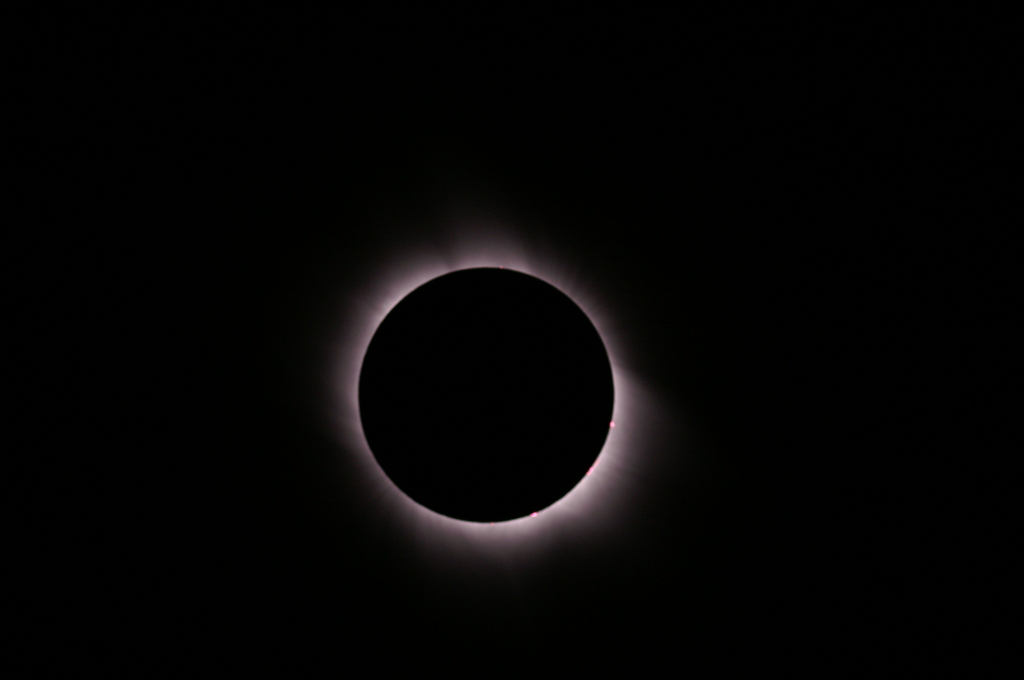 Korona
Aufnahme der Korona mit Skywatcher ED 80 (600mm 1:7,5) , KM Dynax 7D 400 ASA  1/1000 sec 
